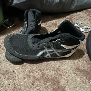 Wrestling shoes